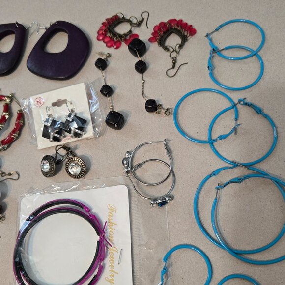 Lot of Pierced Earrings - Picture 3 of 3
